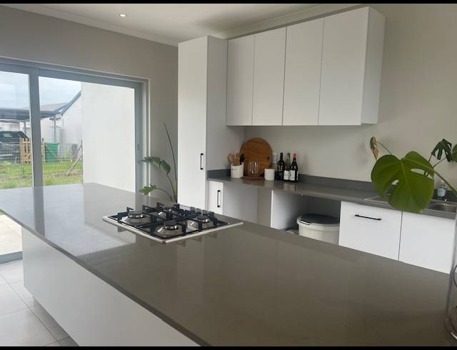 2 BEDROOM HOUSE FOR SALE IN SHEFFIELD BEACH